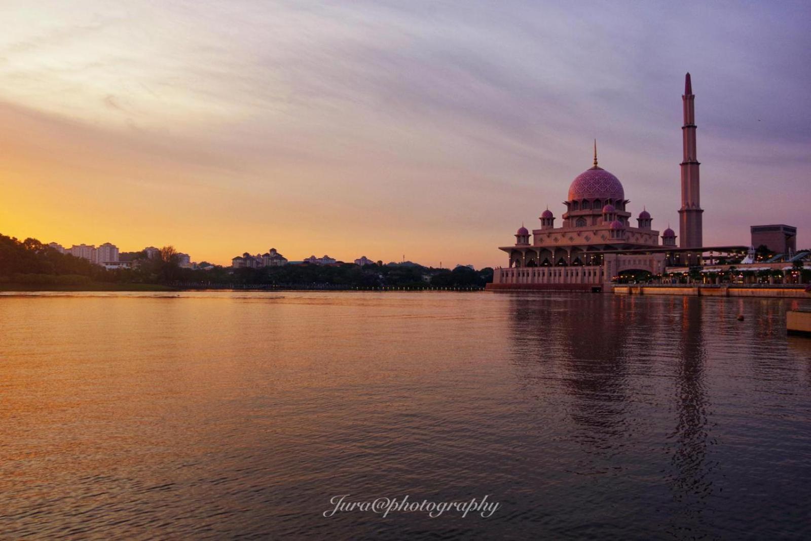 Putrajaya Transit Romestay Екстериор снимка